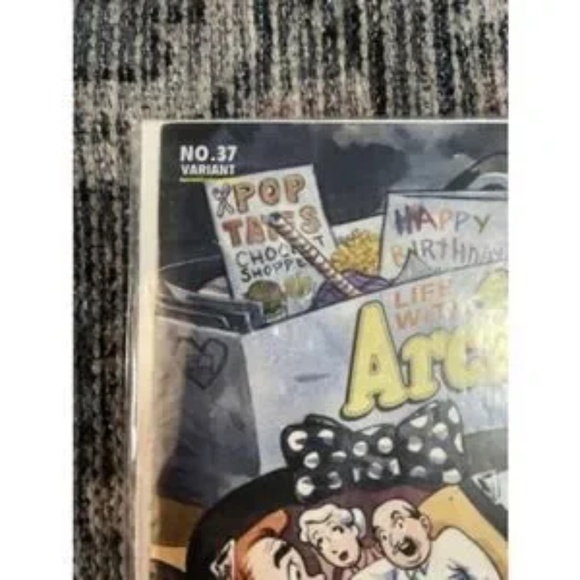 Vintage Comic Book Bundle – DC Aquaman, Madame Xanadu, and Archie Varients - Picture 15 of 16